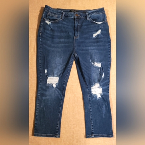 Judy Blue High-Rise Jean Capris Med Wash Denim With Factory Distressing Sz 15/31 - Picture 2 of 12